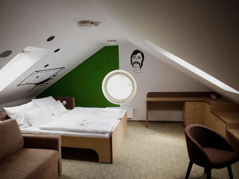 Hotel Zamek Berchtold Strancice Экстерьер фото