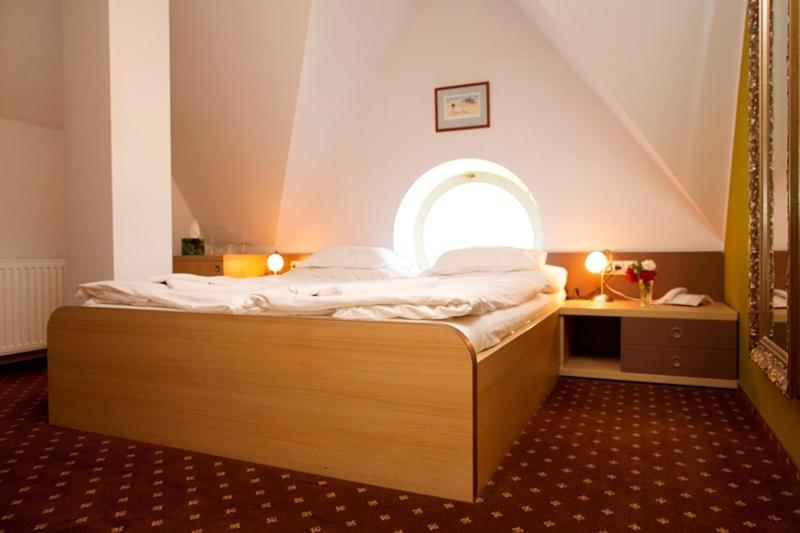 Hotel Zamek Berchtold Strancice Экстерьер фото