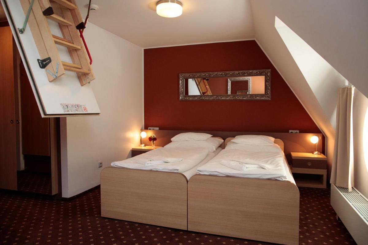 Hotel Zamek Berchtold Strancice Экстерьер фото