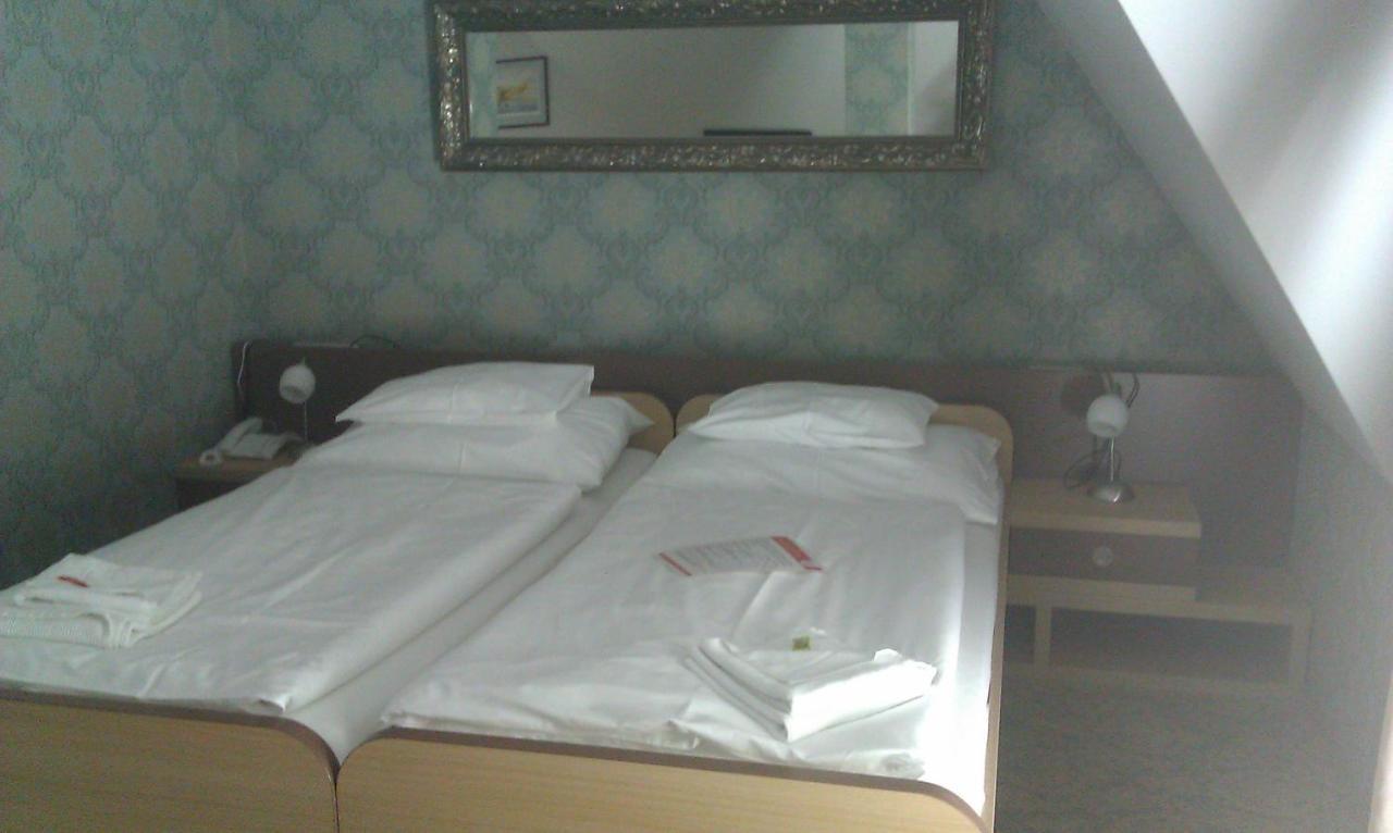 Hotel Zamek Berchtold Strancice Экстерьер фото