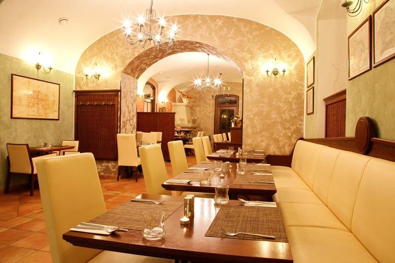 Hotel Zamek Berchtold Strancice Экстерьер фото