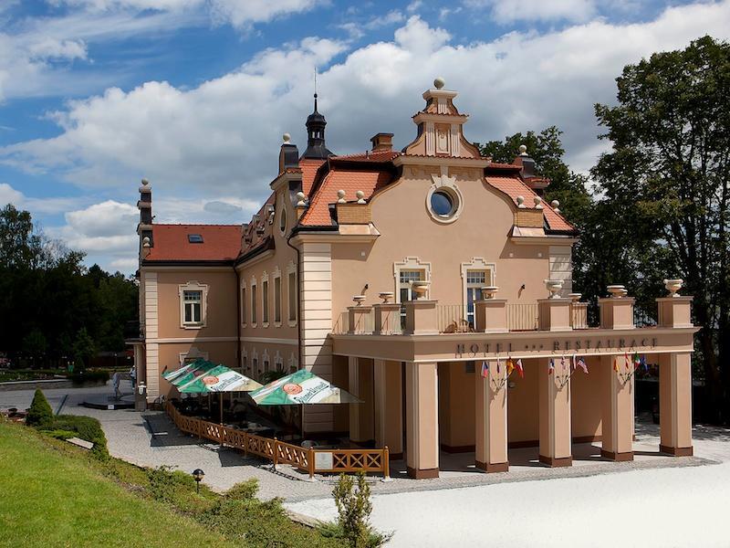 Hotel Zamek Berchtold Strancice Экстерьер фото