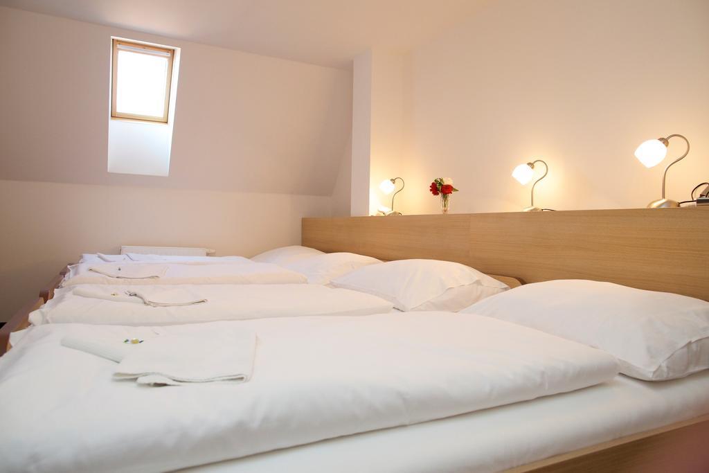 Hotel Zamek Berchtold Strancice Экстерьер фото