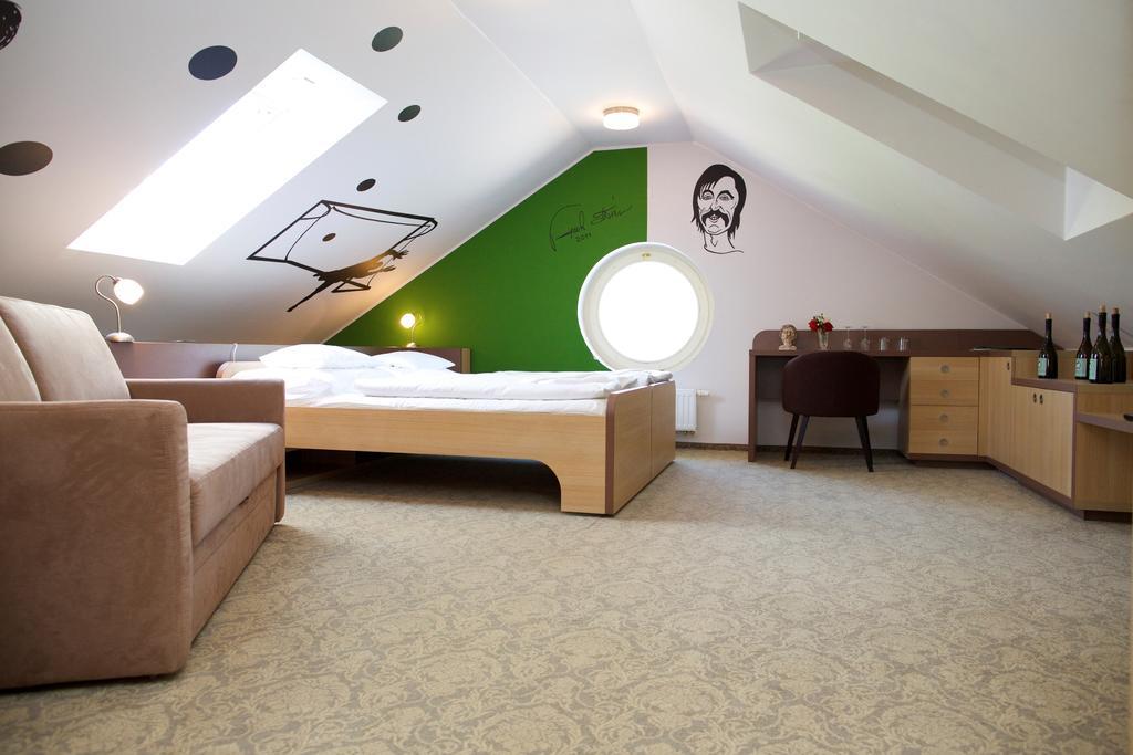 Hotel Zamek Berchtold Strancice Экстерьер фото