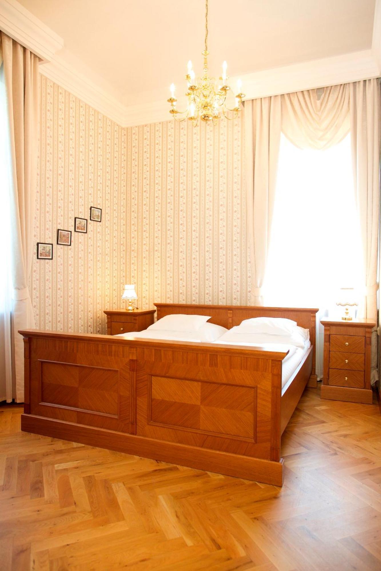 Hotel Zamek Berchtold Strancice Экстерьер фото