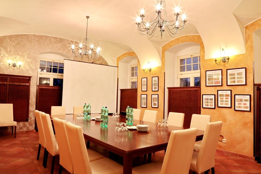 Hotel Zamek Berchtold Strancice Экстерьер фото