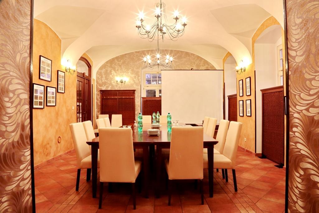 Hotel Zamek Berchtold Strancice Экстерьер фото