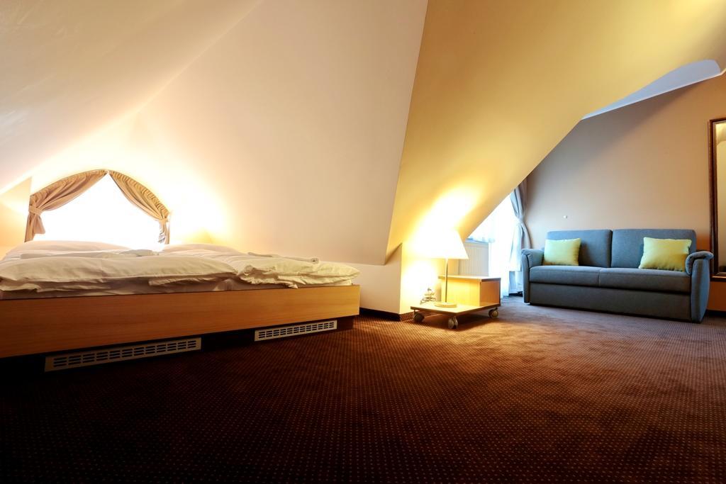 Hotel Zamek Berchtold Strancice Экстерьер фото