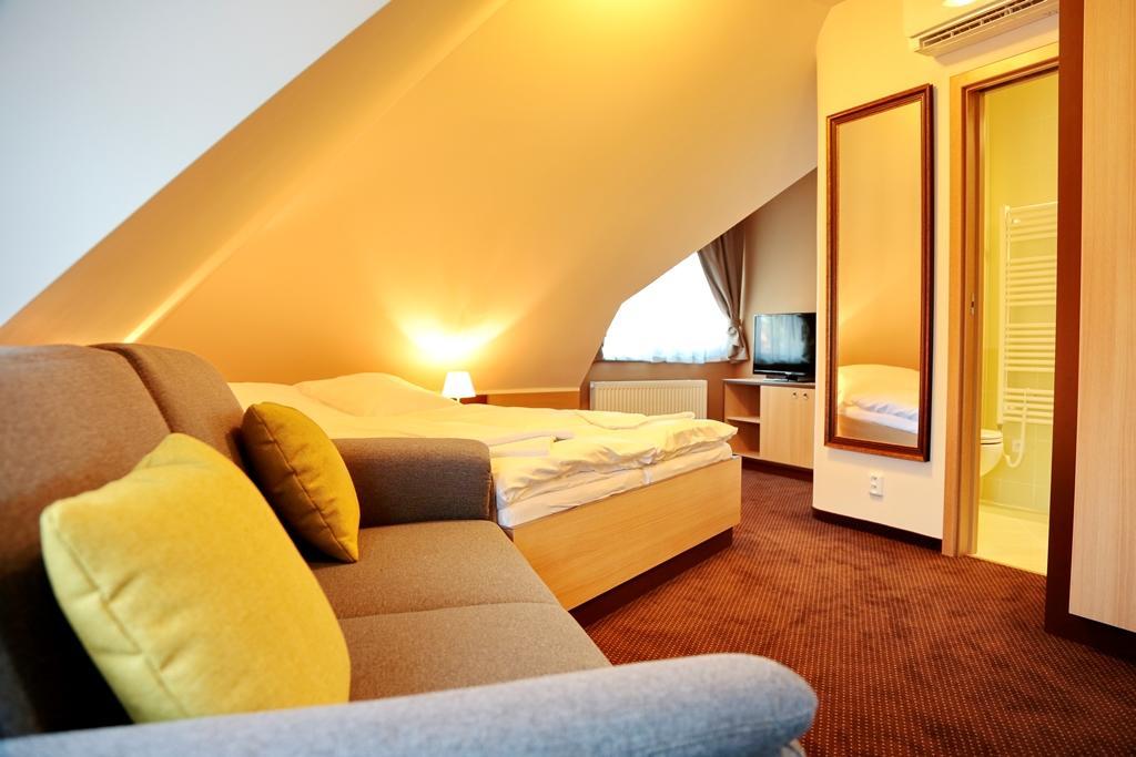 Hotel Zamek Berchtold Strancice Экстерьер фото
