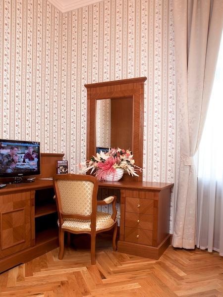 Hotel Zamek Berchtold Strancice Экстерьер фото