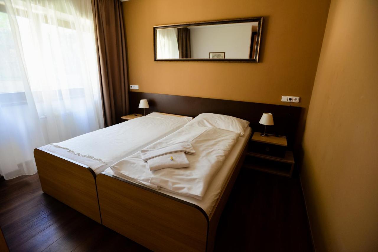 Hotel Zamek Berchtold Strancice Экстерьер фото